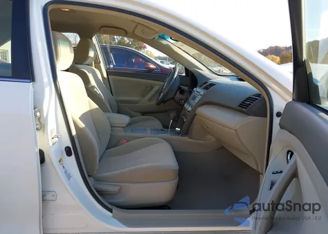 2010 Toyota Camry Le z USA, uszkodzony, nr VIN 4T4BF3EK4AR085214